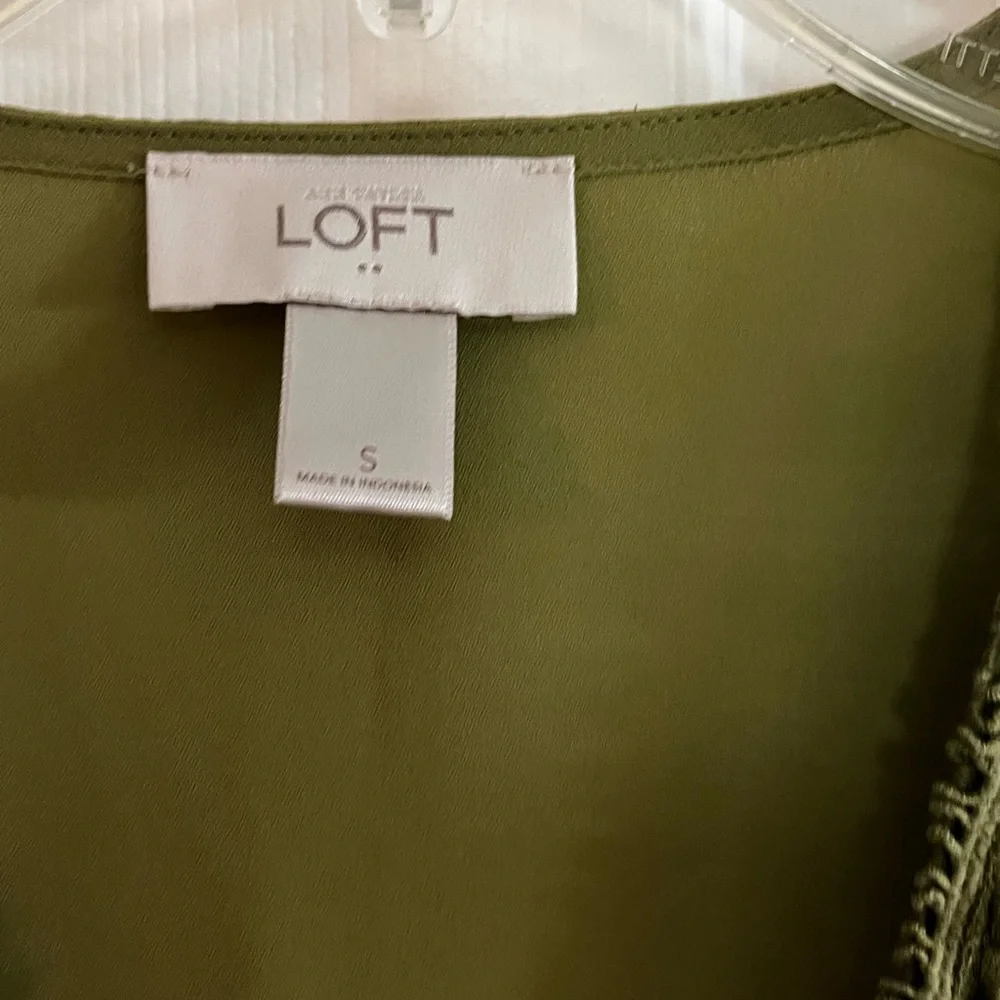 LOFT/women’s Olive (not a bright green as pic) Lace V-Neck Blouse 3/4 sleeves S - Picture 3 of 6